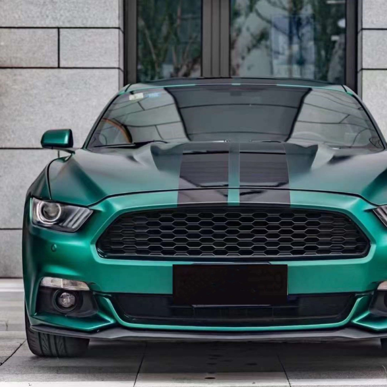 Quality Matte Metallic Emerald Green Car Vinyl Wrap - Image 4