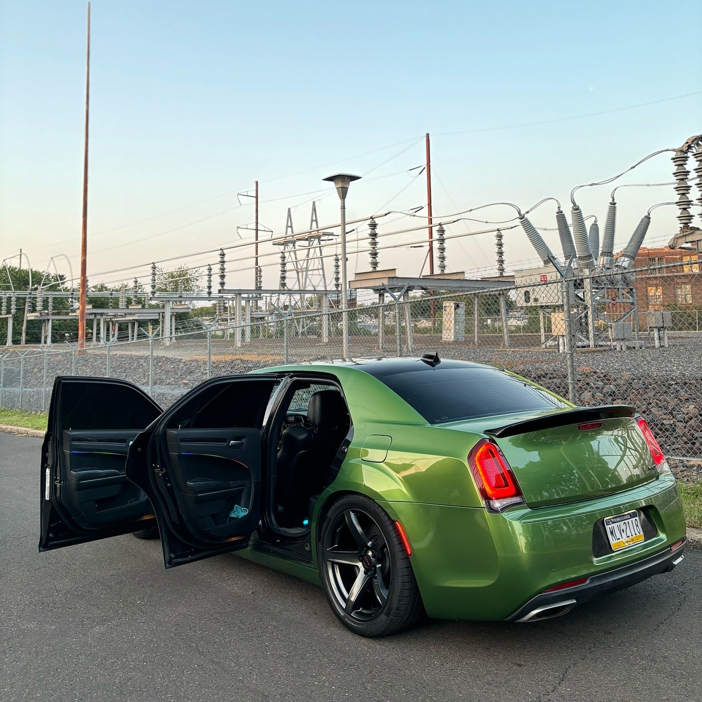 Gloss Metallic Mamba Green Car Vinyl Wrap - Image 3